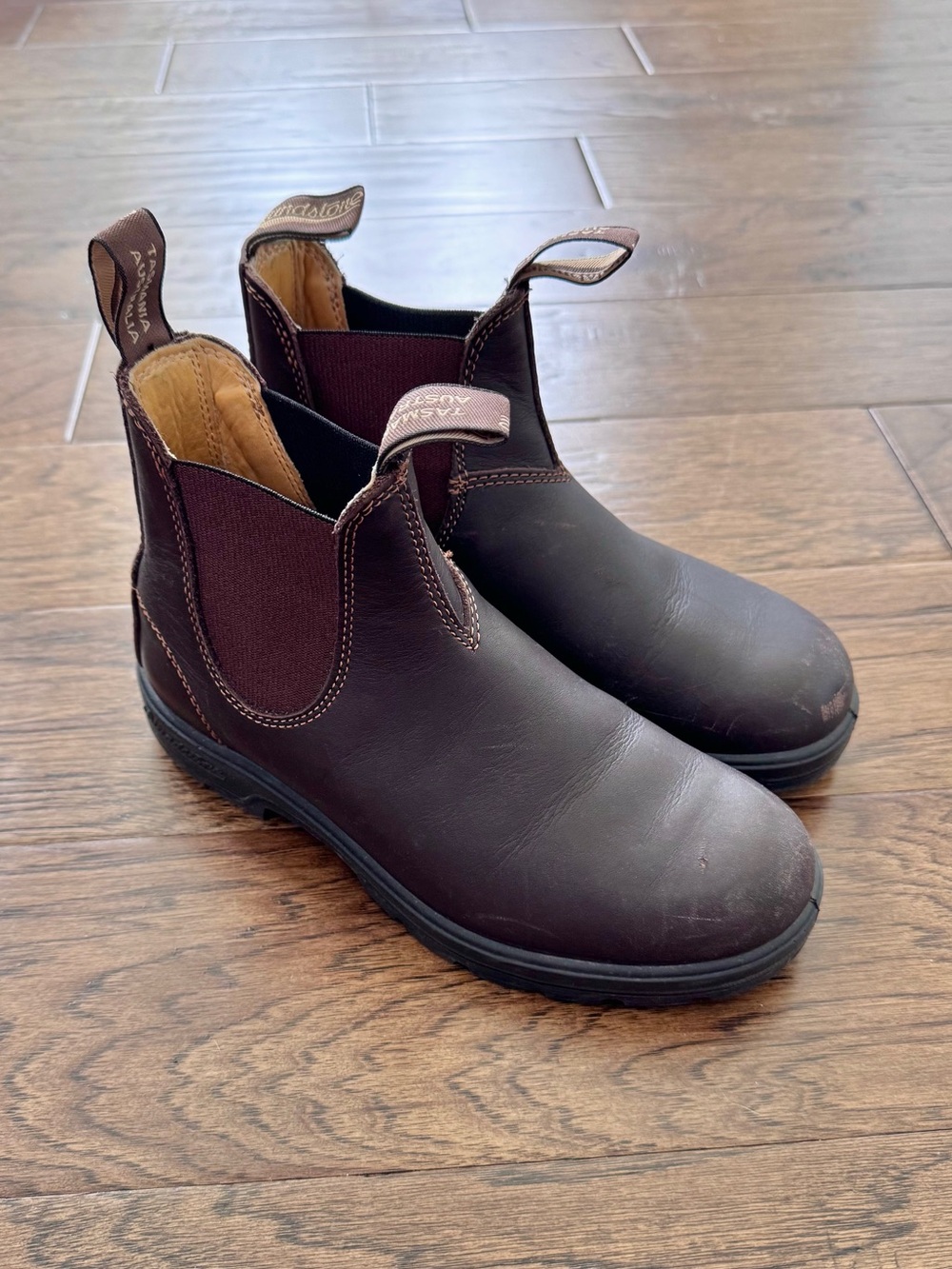 EUC Blundstone 550 Walnut Brown Women’s Chelsea Boots Size 7